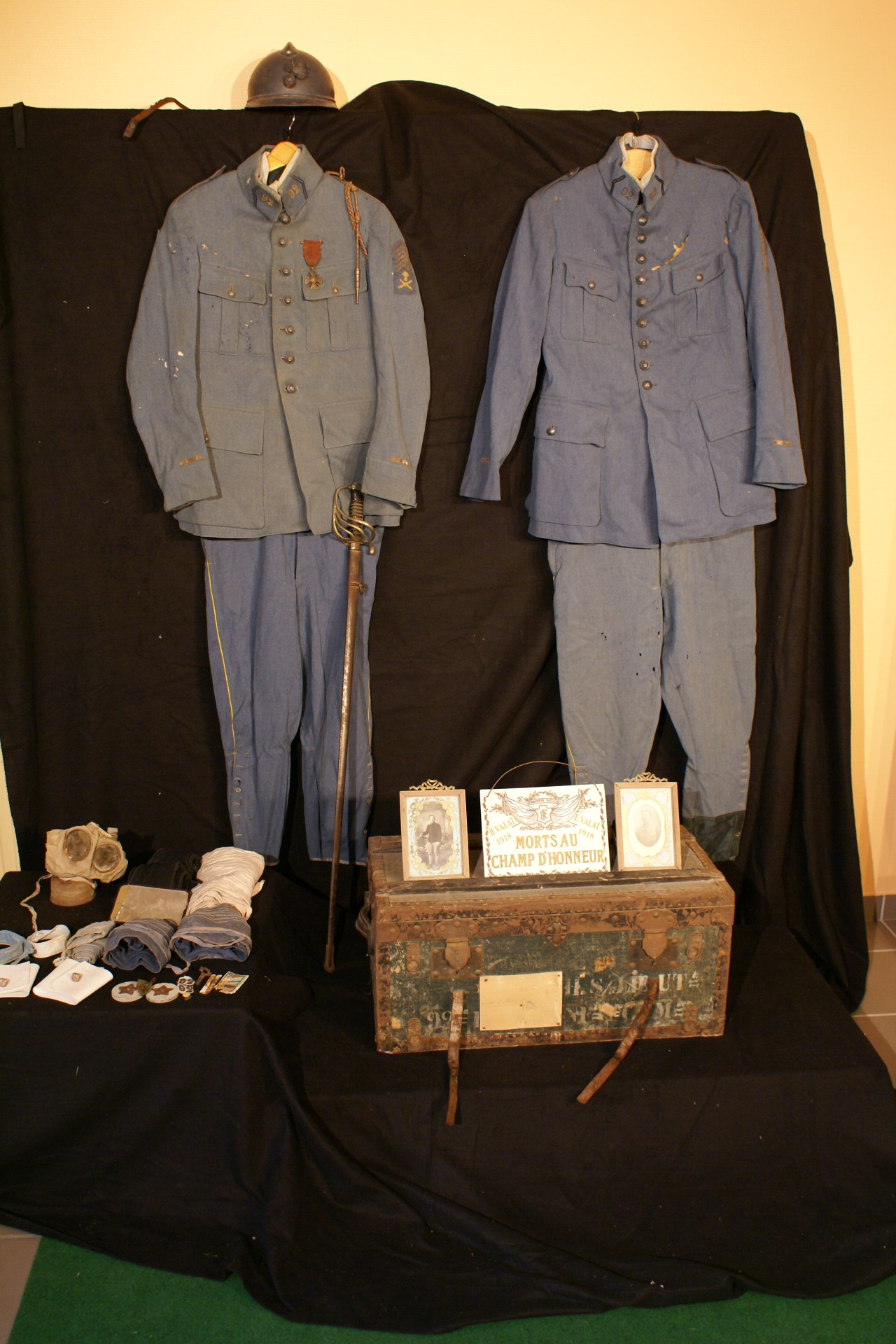 Objets vêtements Exposition Grande Guerre Pays de Pierrefort-Neuvéglise