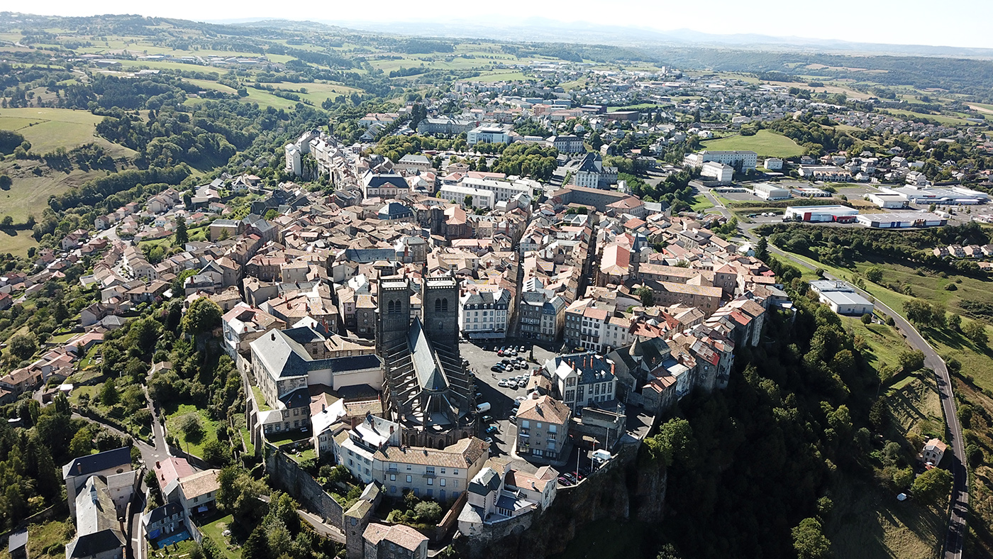 Vue drone Saint-Flour coeur de ville