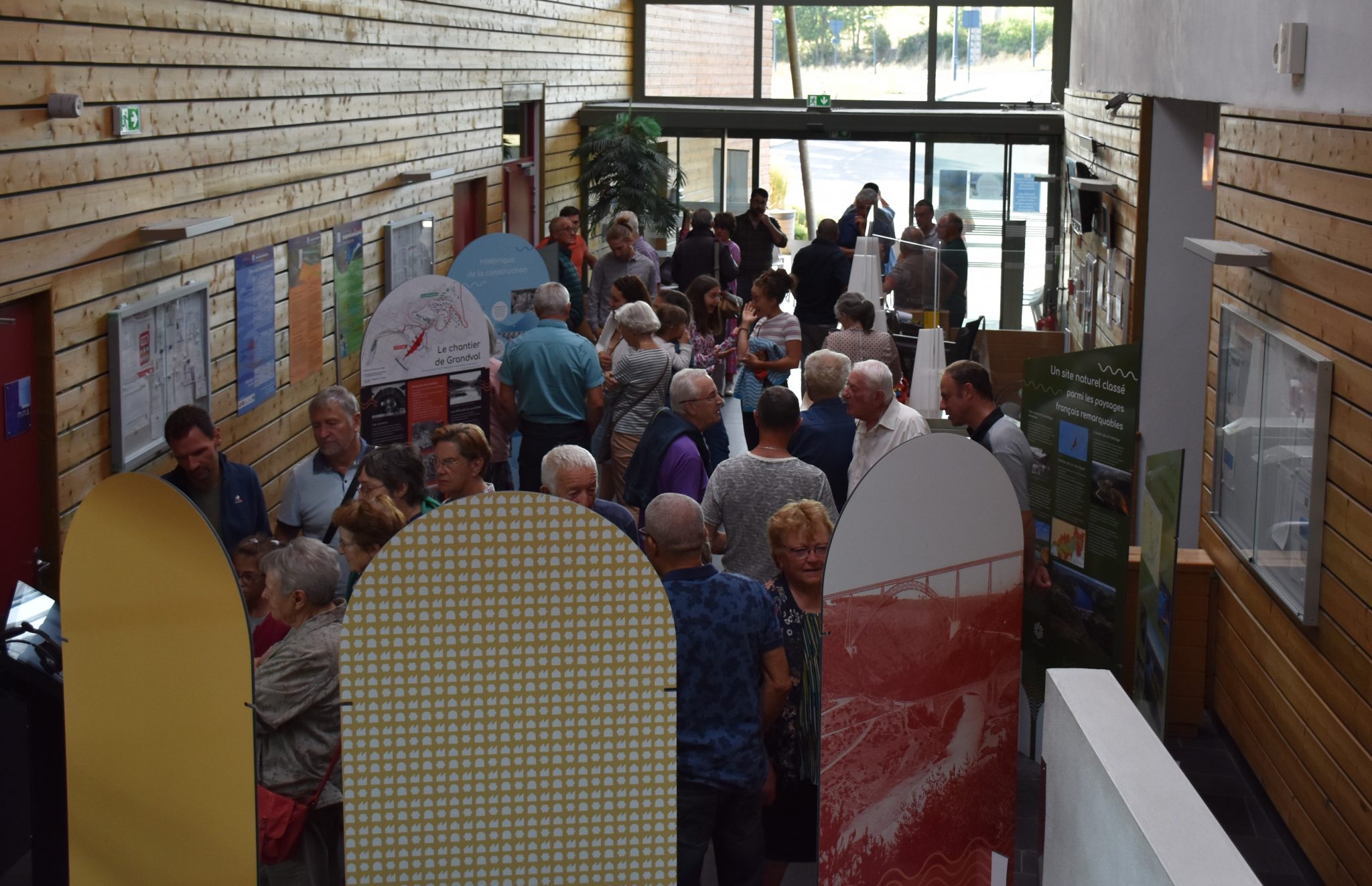 Vernissage de l'exposition "Barrage de Grandval - Mémoires croisées d'un patrimoine" le 15 septembre 2023